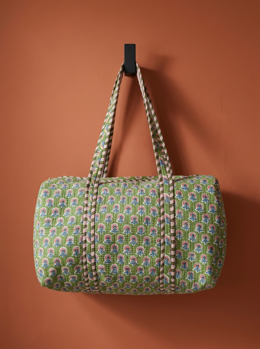 Duffel Verde Salvia – Cotone block-print, manici in pelle, tracolla regolabile